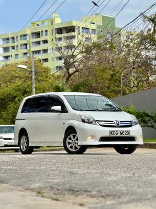 Toyota ISIS KDG image 1