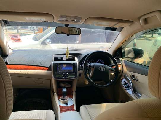 Toyota premio image 4