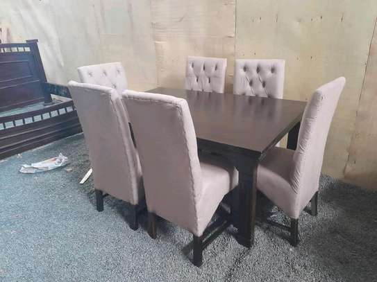 6-seater chesterfield dinng table image 2