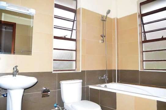 4 Bed House with Swimming Pool at Paradise Road image 5