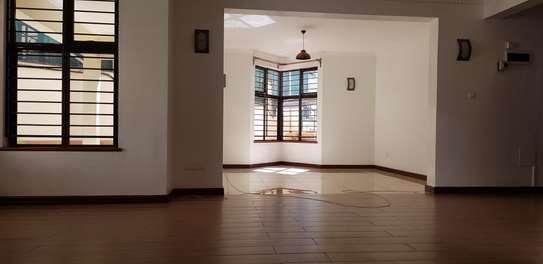 6 bedroom townhouse for rent in Lavington image 11