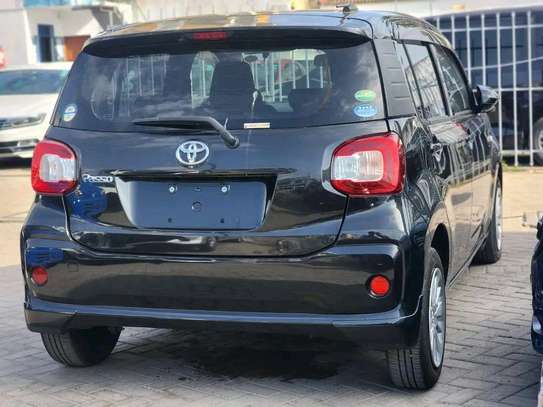 Toyota passo black image 2