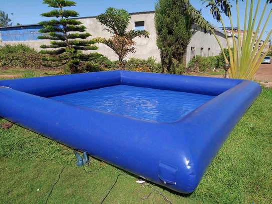 Inflatable pool image 1