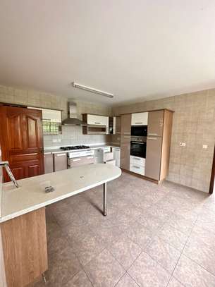 4 Bed Villa with En Suite in Karen image 4