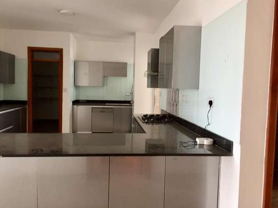 4 Bed Apartment with En Suite in Westlands Area image 4