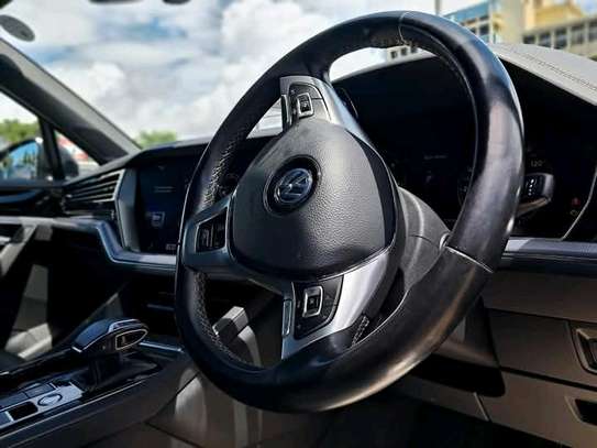 VOLKSWAGEN TOUAREG image 3