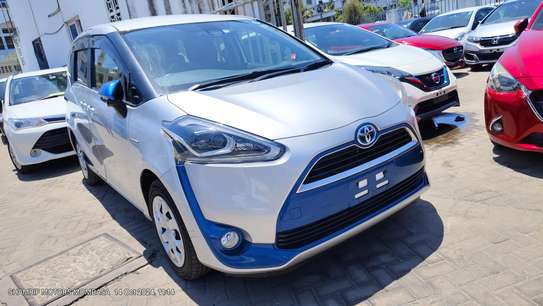 Toyota sienta hybrid silver 2018 image 2