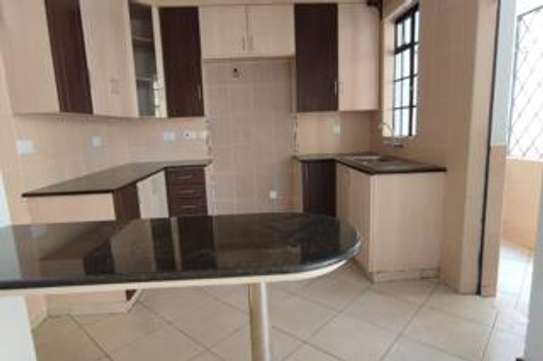 2 bedroom apartment for rent in Kilimani image 5