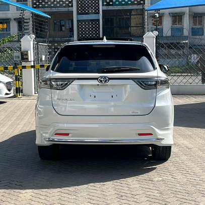 TOYOTA HARRIER NEW IMPORT WITH SUNROOF. image 3