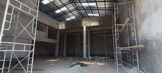 5,700 ft² Warehouse with Backup Generator in Ruaraka image 5