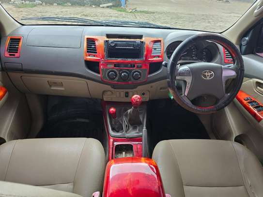 TOYOTA HILUX DOUBLE CAB image 11