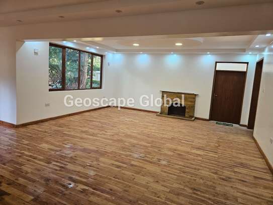 4 Bed House with En Suite in Spring Valley image 2