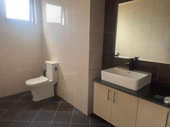3 Bed Apartment with En Suite at Lantana Road image 5