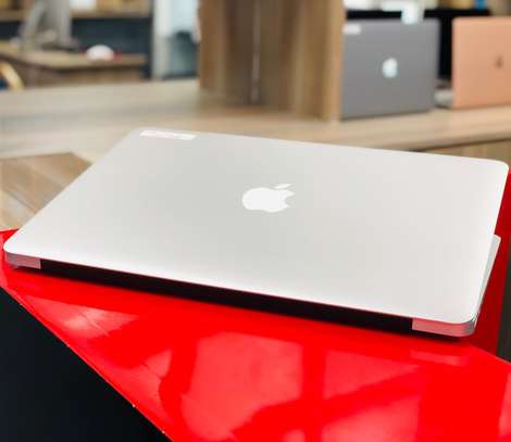 MacBook Air (13-inch, Early 2015) image 4