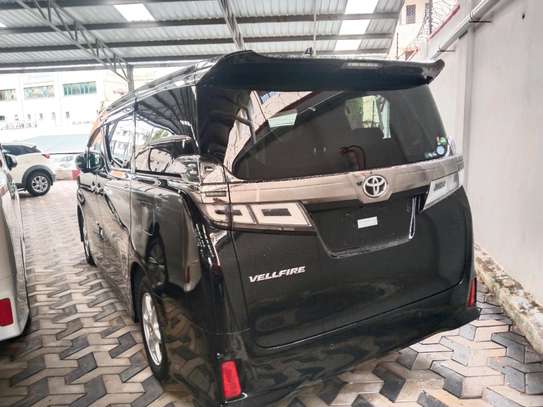 Toyota vellfire black on sale image 1