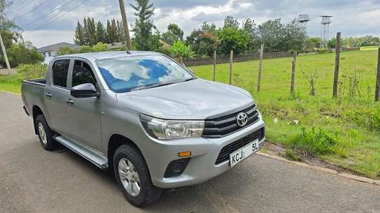 TOYOTA HILUX DOUBLE CAB image 3