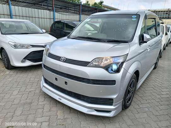 Toyota spade silver 2016 image 2