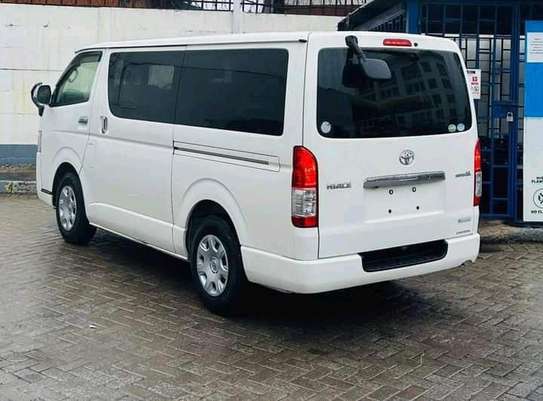 Toyota Hiace image 10