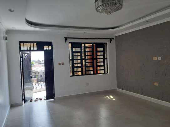 6 Bedroom  house with 2 servant quarters for sale image 2