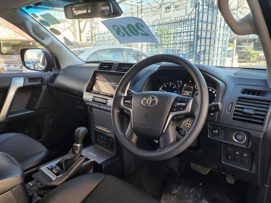 Toyota land cruiser prado Diesel TX 5 seater black 2017 image 5