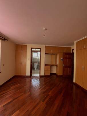 4 Bed Townhouse with En Suite in Lavington image 12