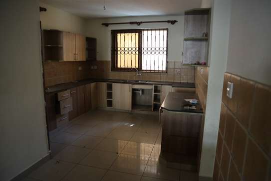 5 Bed House with Swimming Pool in Nyali Area image 15