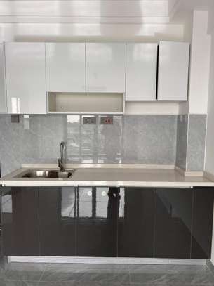 1 Bed Apartment with Gym in Kilimani image 2