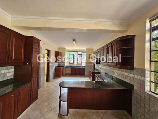 5 Bed House in Nyari image 1