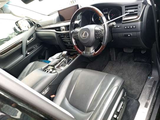 Lexus LX570 2017 image 4