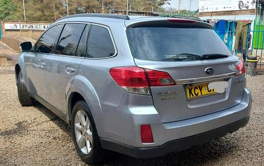 Subaru Outback Year 2014 Silver colour Accident free image 4