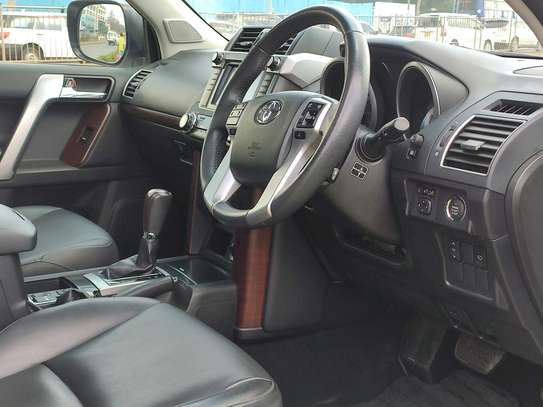 2015 Toyota Landcruiser Prado. Sunroof, Leather seats image 4