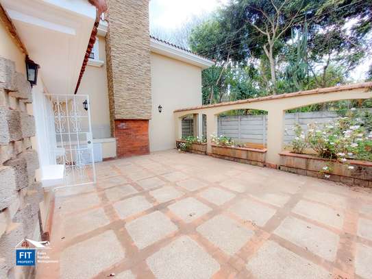 4 Bed House with En Suite at Nairobi image 10