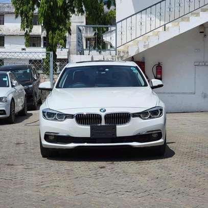 BMW 320i image 8