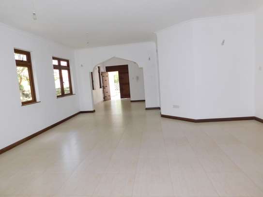 4 Bed Townhouse with Swimming Pool in Nyali Area image 17