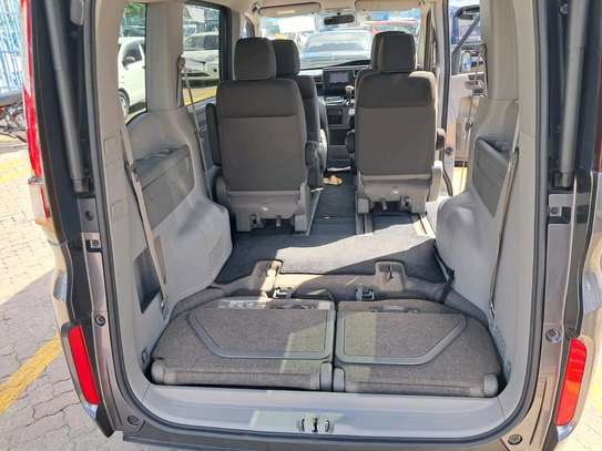 Honda stepwgn image 4