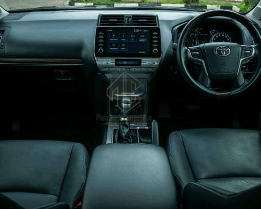 2023 Toyota land cruiser Prado TXL image 4