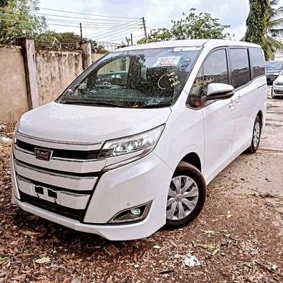 Toyota Esquire white 2018 2wd image 2