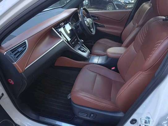 Toyota Harrier Pearl white image 2