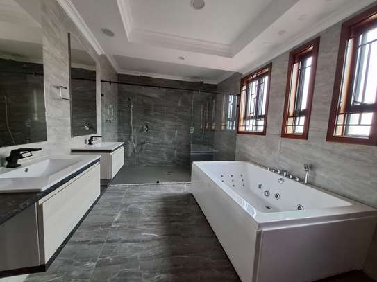 6 Bed Villa with En Suite in Lavington image 10