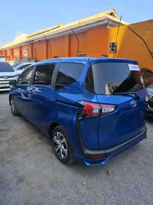 Toyota sienta hybrid image 11
