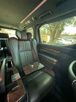 Toyota Vellfire Executive Lounge image 9