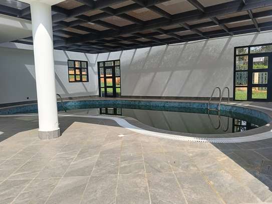 5 Bed House with En Suite at Ridgeways image 12