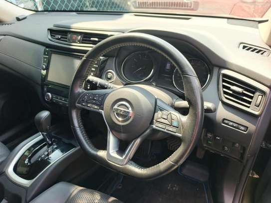 Nissan X-Trail hybrid image 3