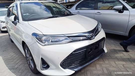 Toyota corolla Fielder WxB White 2018 image 2