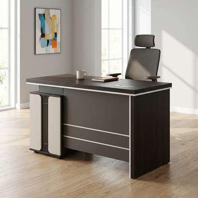 Office Desks : 140cm Executive Office Desk image 4
