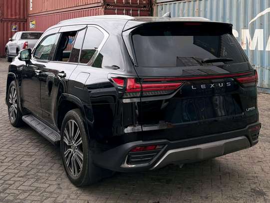 LEXUS LX 600,2021,( WE ACCEPT HIRE PURCHASE &BANK FINANCE) image 4