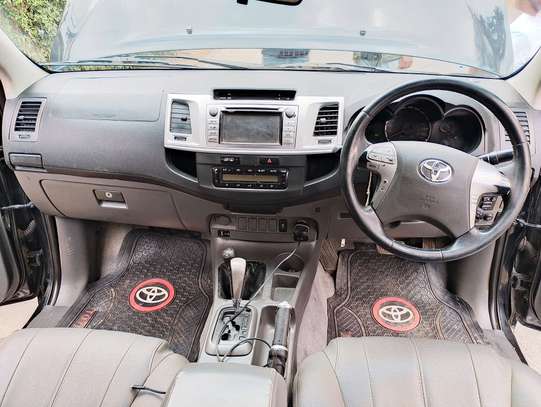 TOYOTA HILUX DOUBLE CAB AUTOMATIC 2011 MODEL image 10