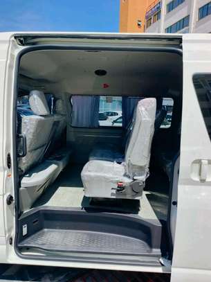 Toyota Hiace 9l manual diesel 2019 New shape image 12