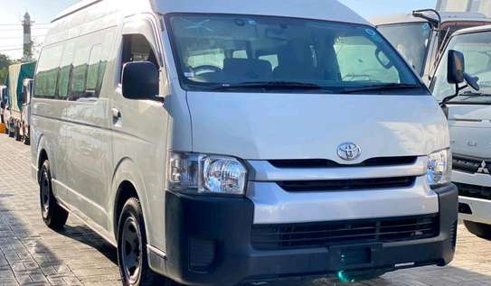 TOYOTA HIACE COMMUTER 18 SEATER image 3