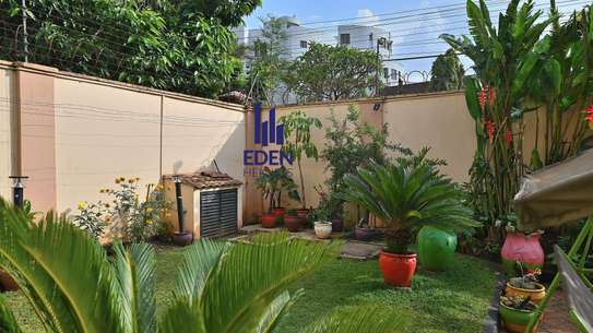 5 Bed Townhouse with En Suite in General Mathenge image 11